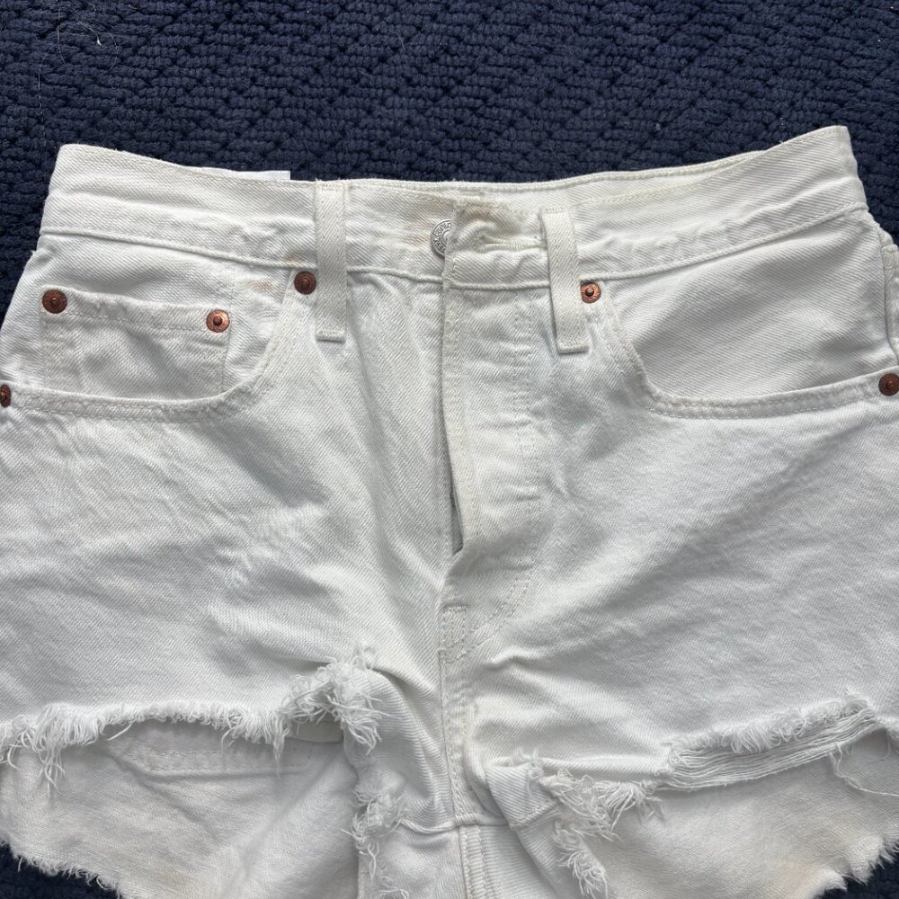 Levi’s White 501 Buttonfly Jean Shorts Size 26
